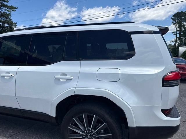 Used 2024 Lexus GX 550 w/ Accessory Package (2T) AWD/4WD image 17