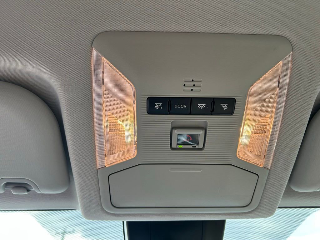 Used 2021 Toyota RAV4 LE AWD/4WD image 28