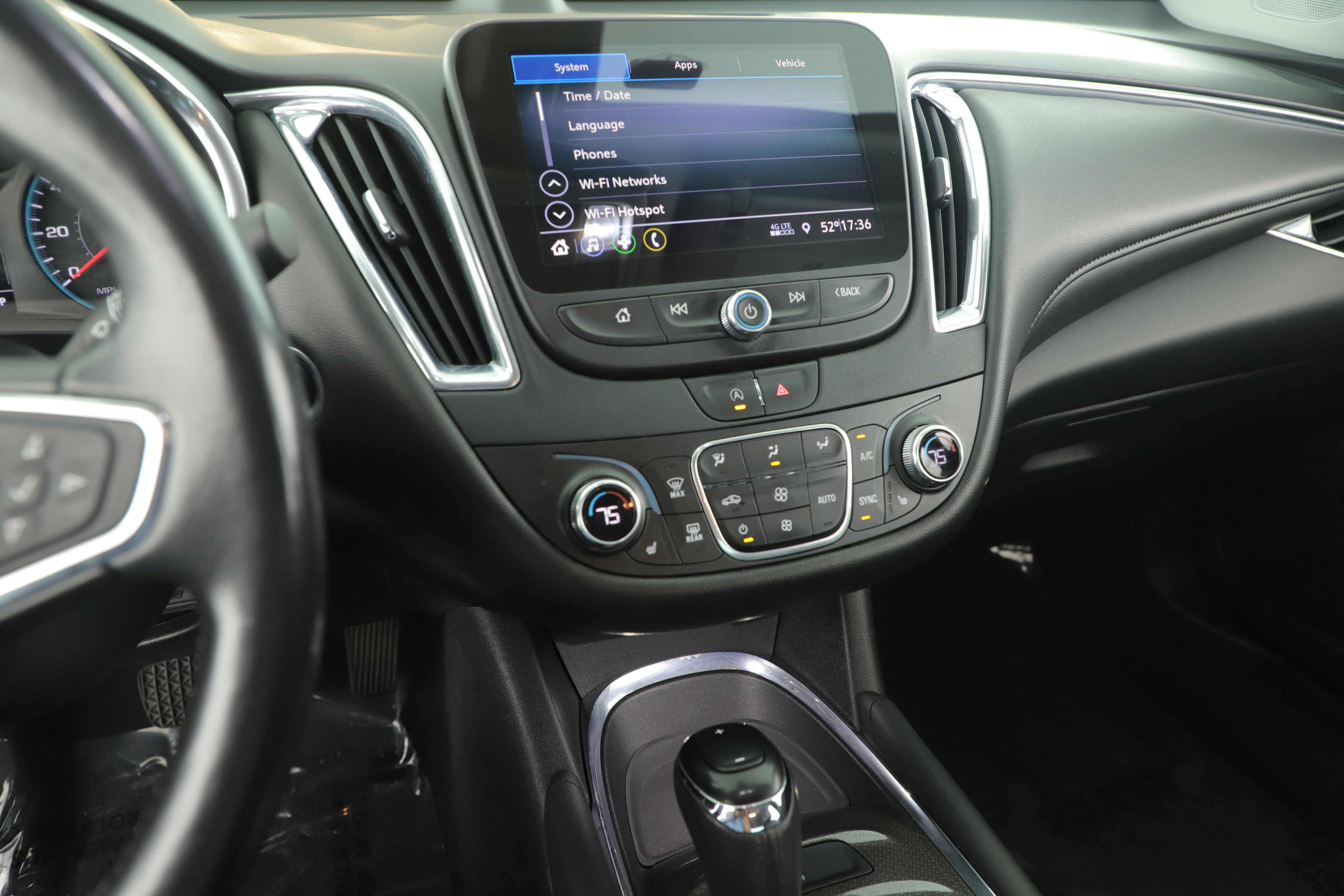 Used 2020 Chevrolet Malibu LT w/ Leather Package image 13