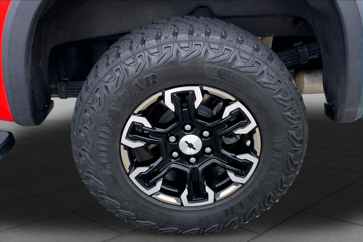 Used 2023 Chevrolet Silverado 1500 ZR2 AWD/4WD image 10