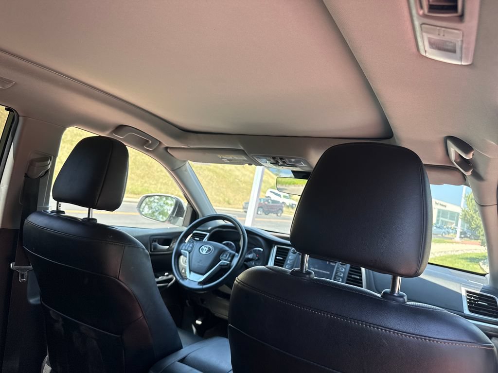 Used 2019 Toyota Highlander Limited Platinum AWD/4WD image 27