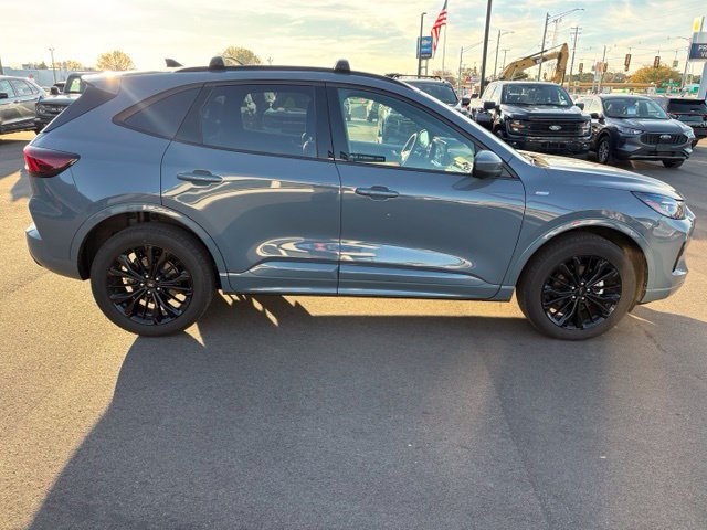 Certified 2023 Ford Escape ST-Line Elite AWD/4WD image 8