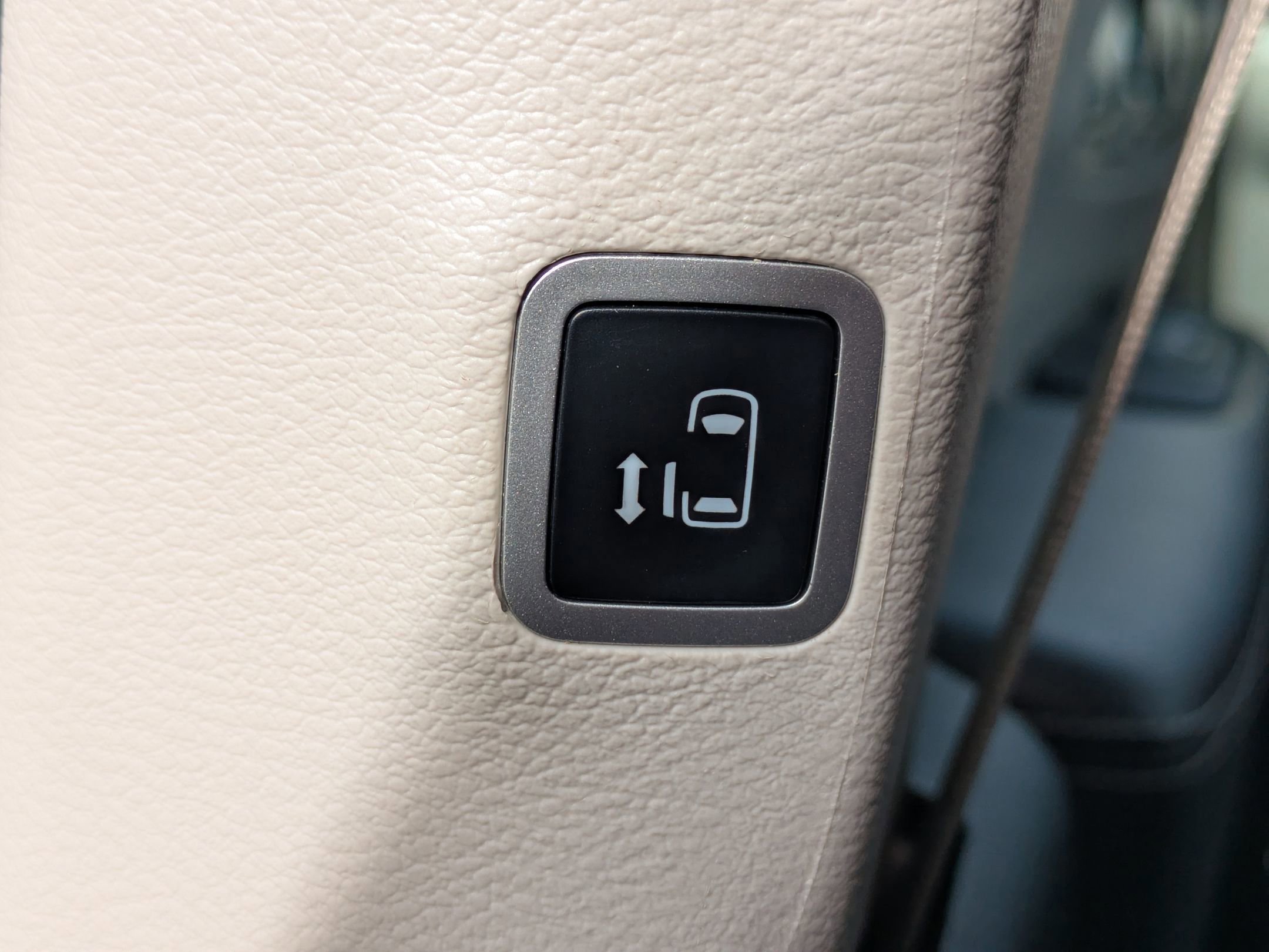 Used 2023 Chrysler Pacifica Touring-L image 27