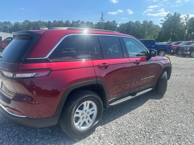 Used 2024 Jeep Grand Cherokee Laredo AWD/4WD image 4