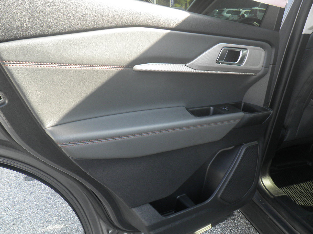 Certified 2025 Ford Explorer Active w/ Active Comfort Package AWD/4WD image 18