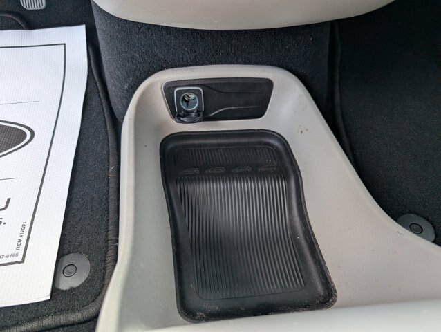 Used 2024 Chrysler Voyager LX FWD image 17