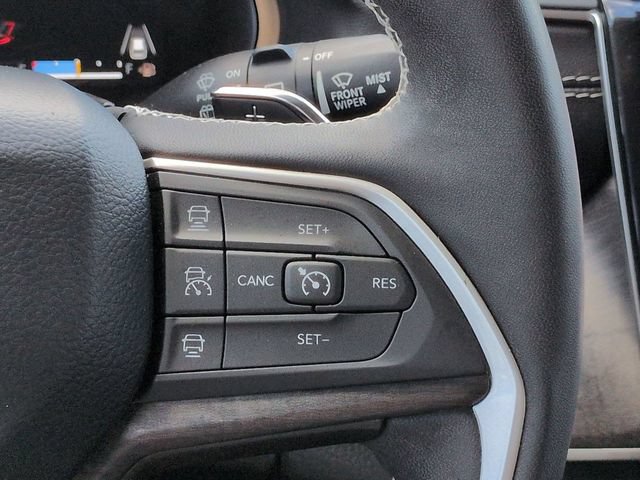 Used 2023 Jeep Grand Cherokee Limited w/ Black Appearance Package AWD/4WD image 26