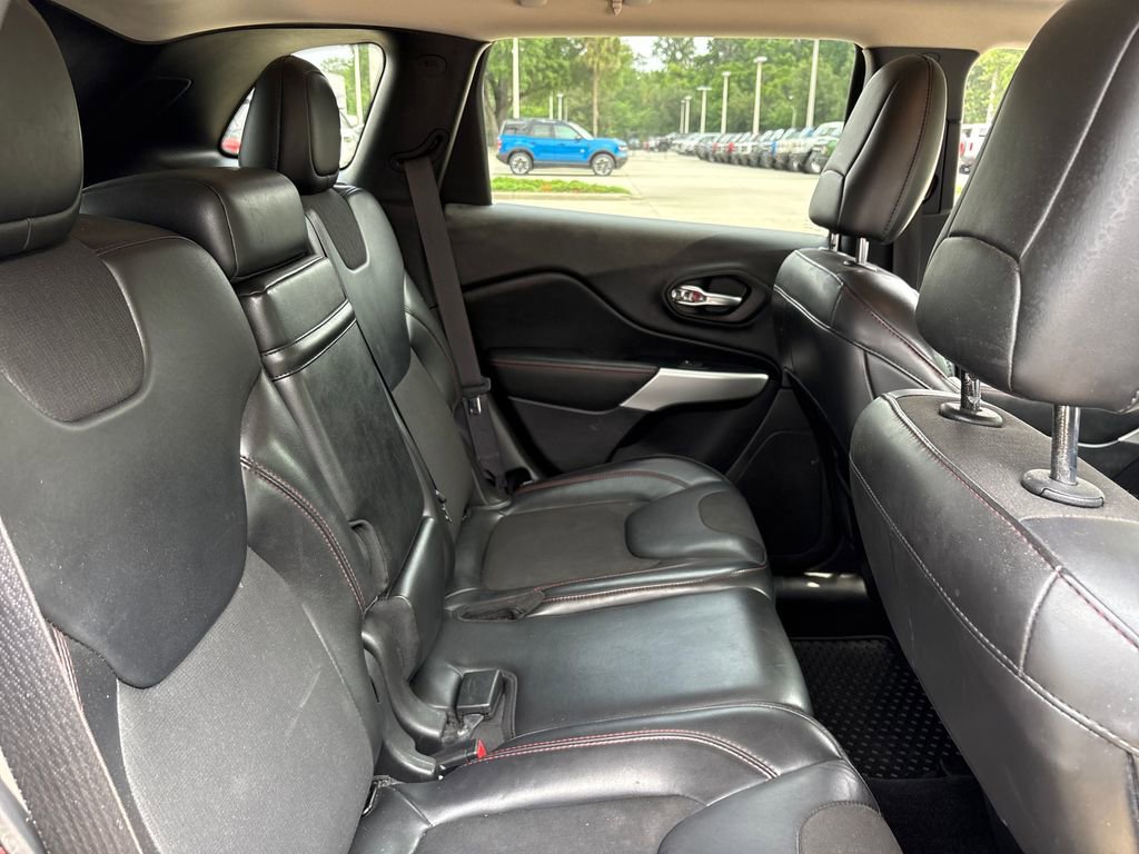 Used 2017 Jeep Cherokee Trailhawk w/ Comfort/Convenience Group AWD/4WD image 27