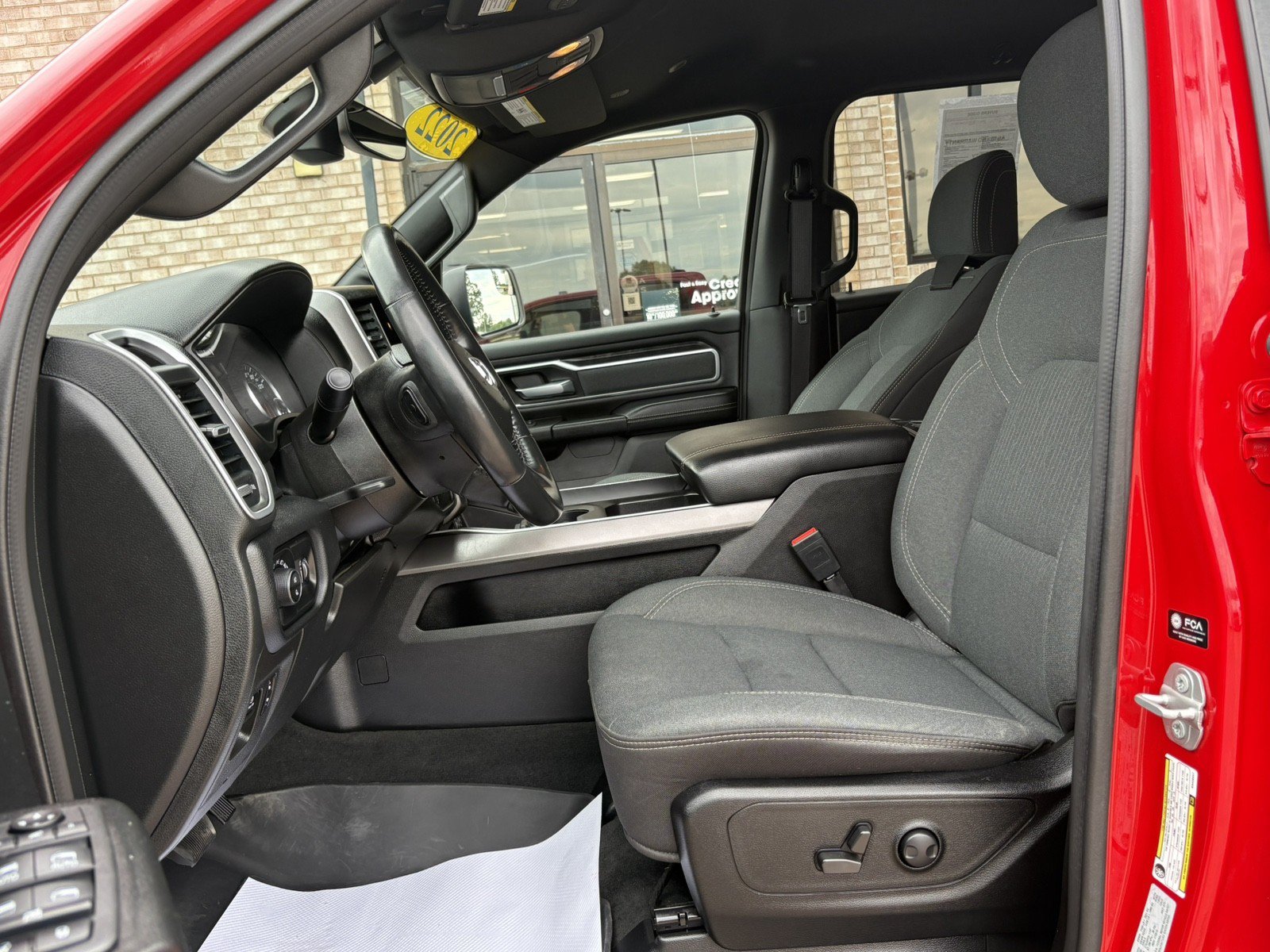 Used 2022 RAM 1500 Big Horn AWD/4WD image 3