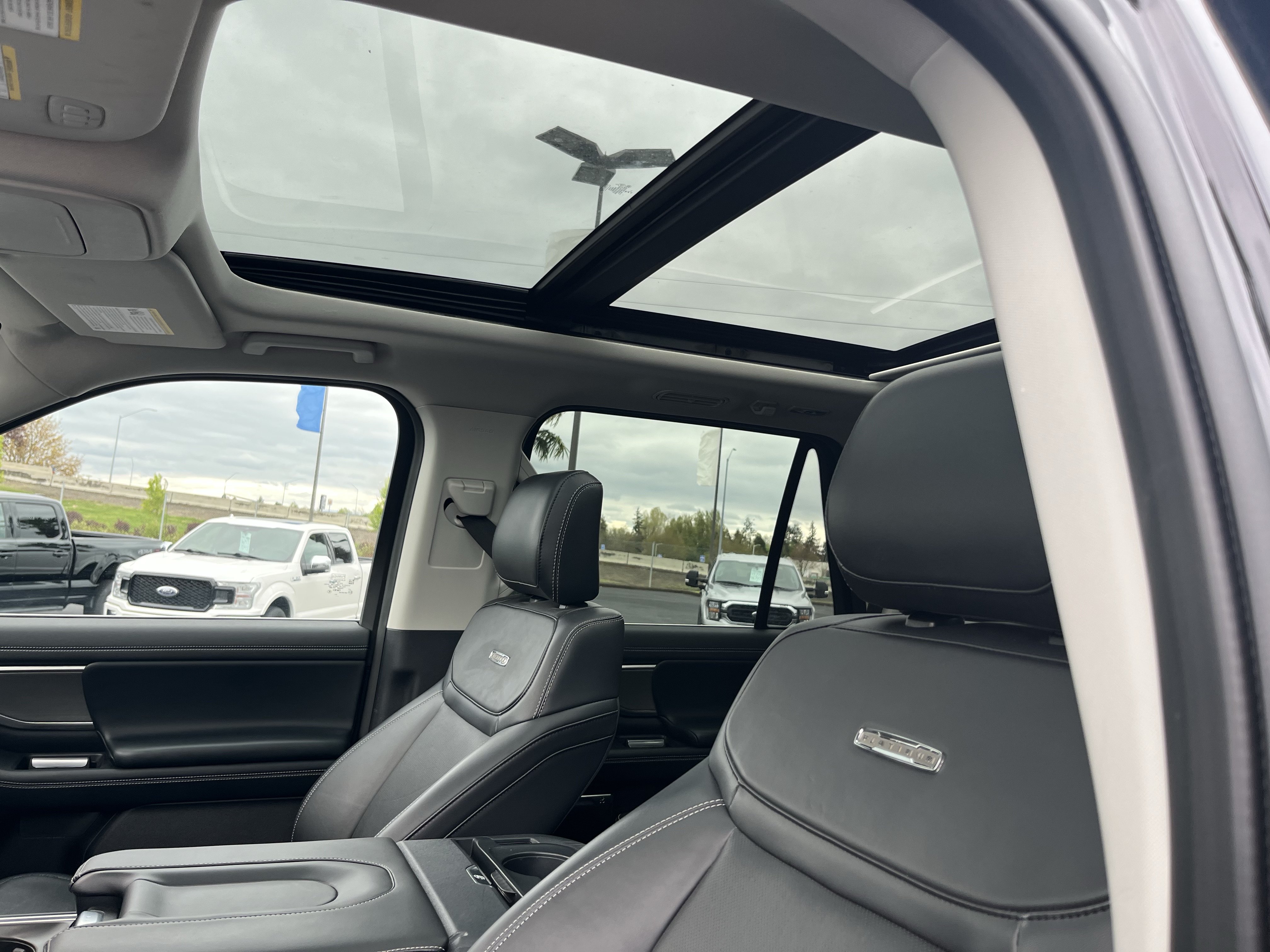 Certified 2025 Ford Expedition Platinum AWD/4WD image 17
