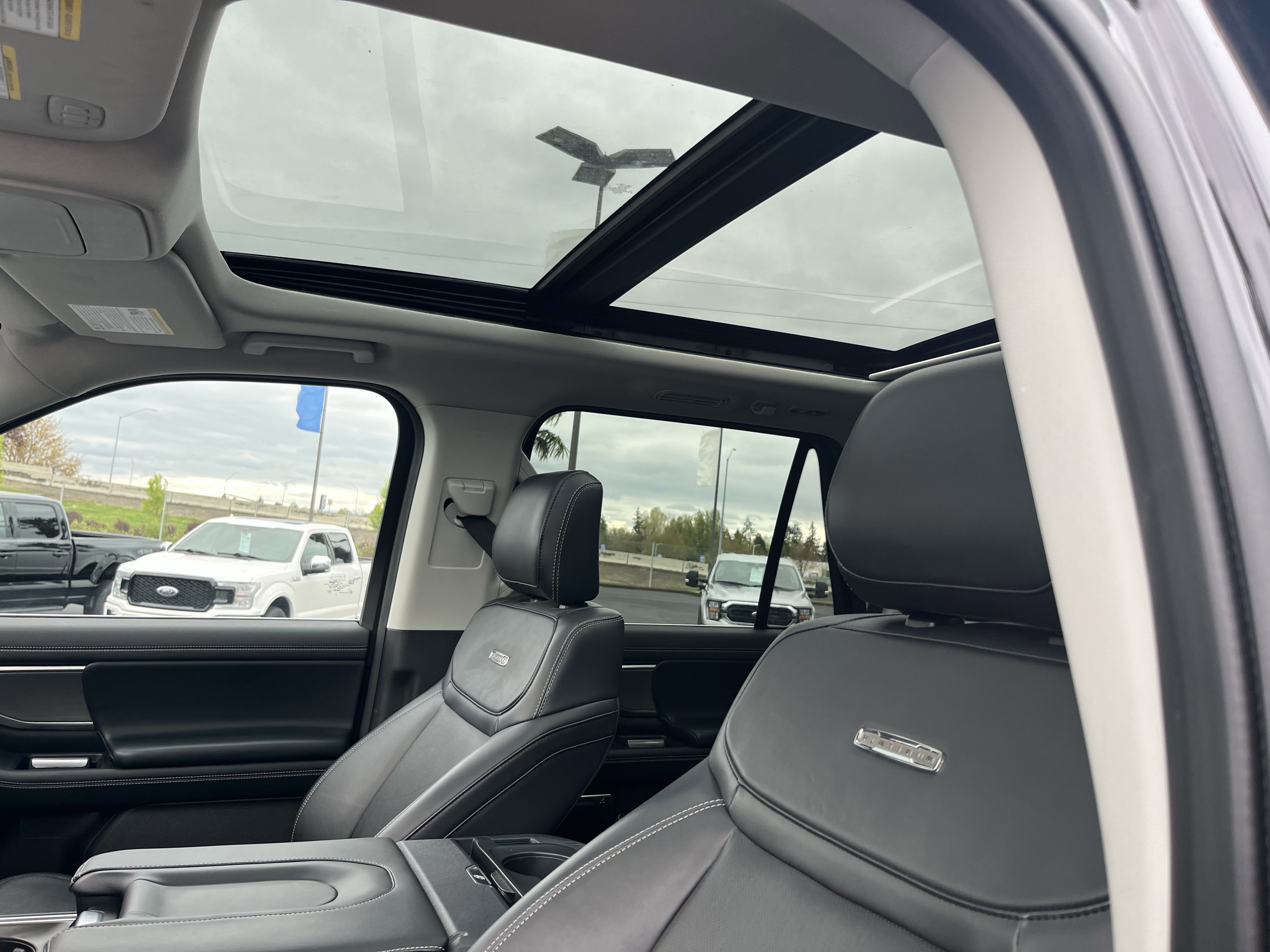 Certified 2025 Ford Expedition Platinum AWD/4WD image 17