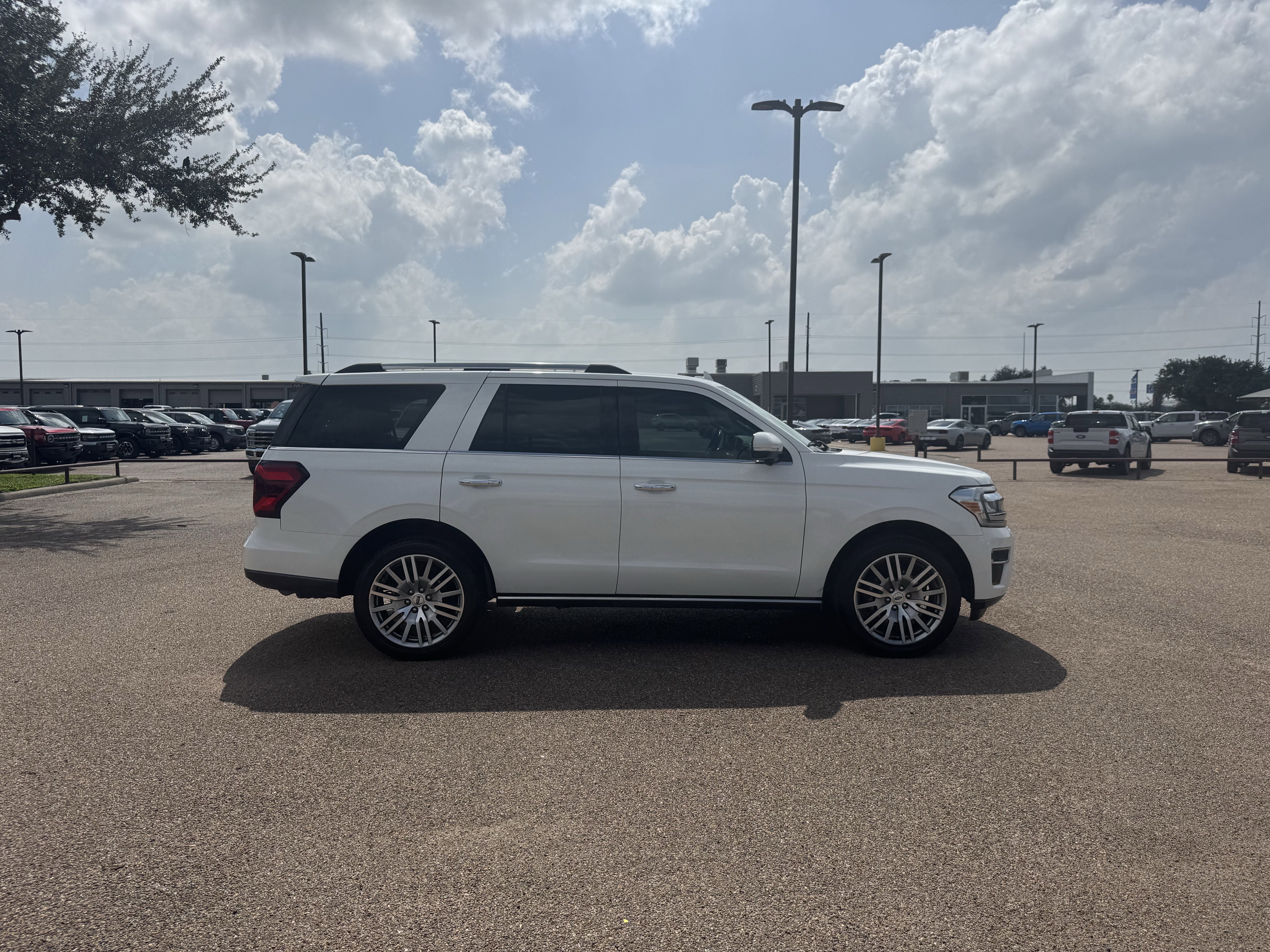 Certified 2023 Ford Expedition Limited RWD image 4