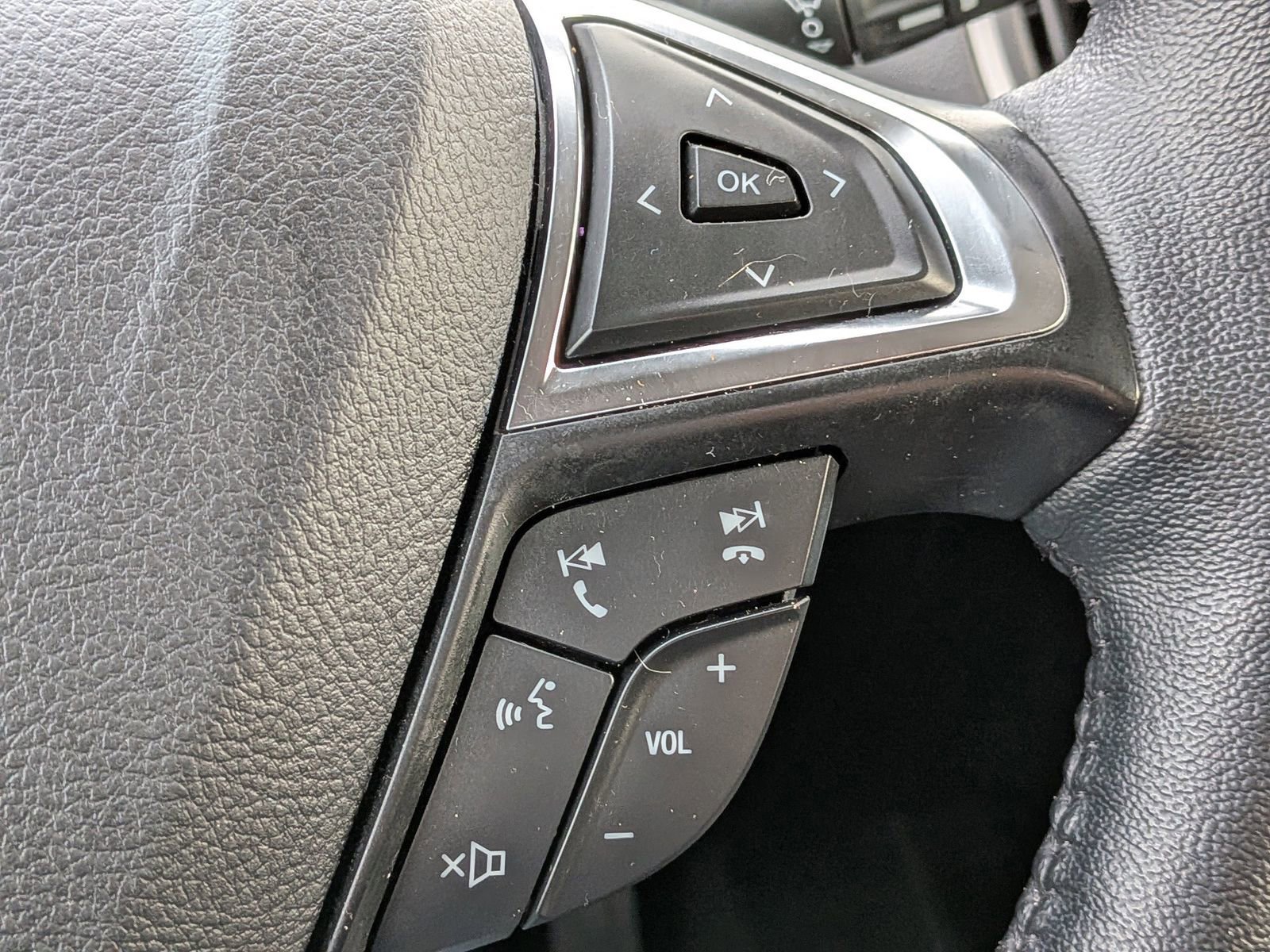 Certified 2024 Ford Edge SEL w/ Convenience Package image 30