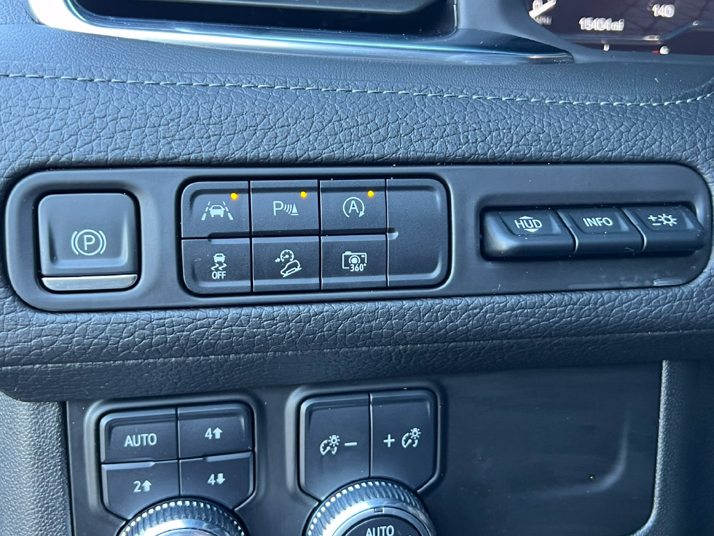 Used 2023 GMC Yukon XL Denali AWD/4WD image 18