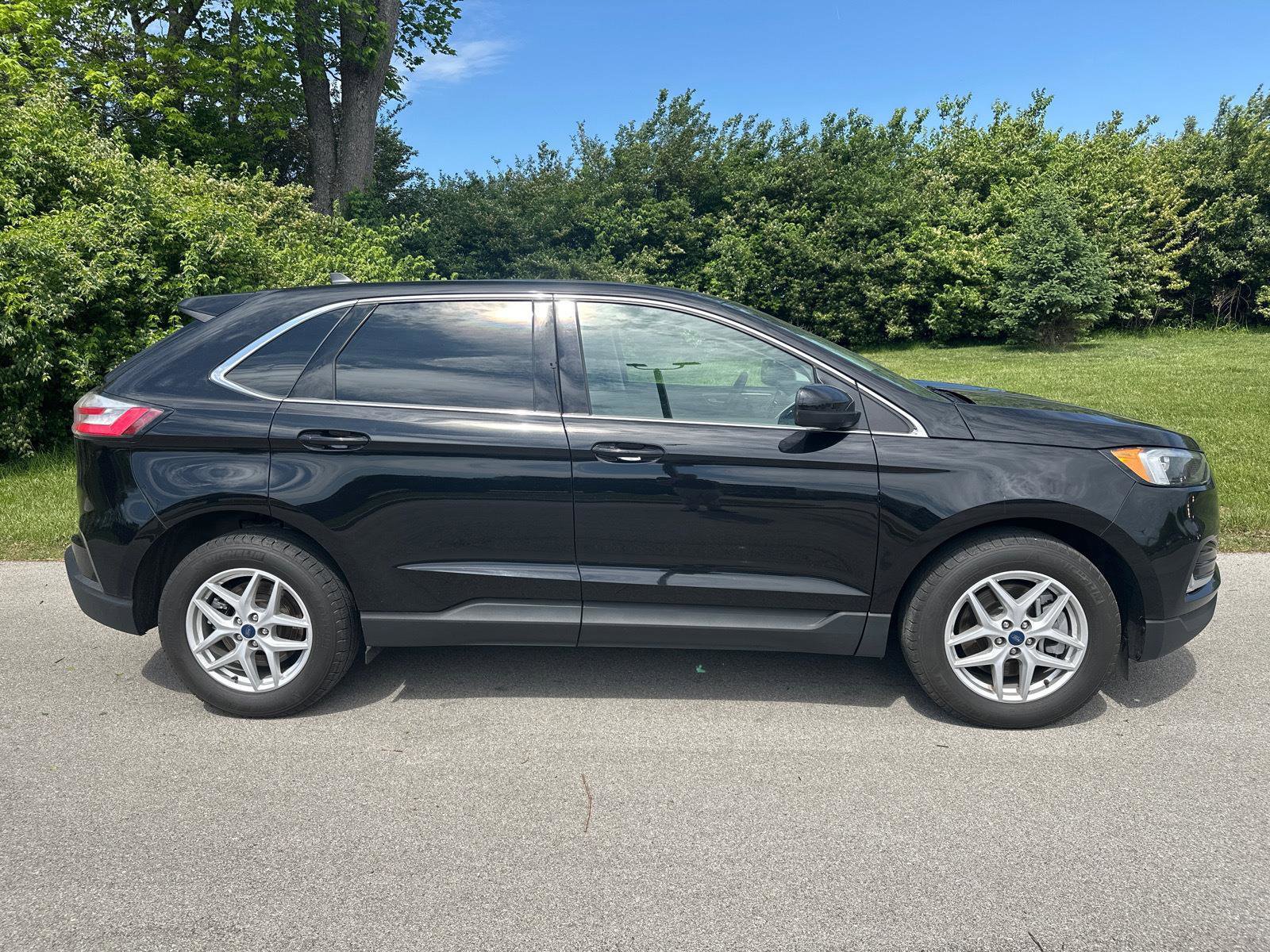 Certified 2022 Ford Edge SEL w/ Convenience Package AWD/4WD image 2