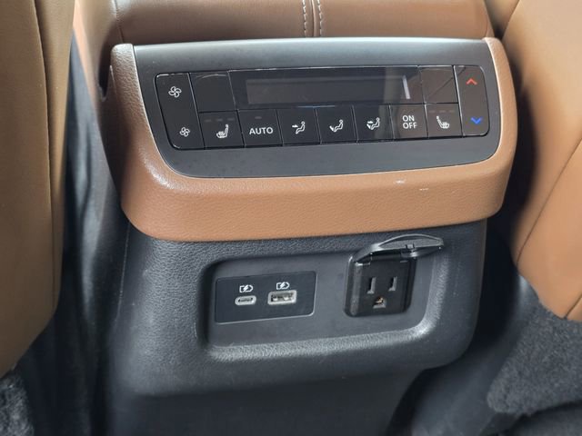 Used 2022 Nissan Pathfinder Platinum w/ Lighting Package (N92) image 18