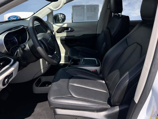 Used 2024 Chrysler Pacifica Limited FWD image 8