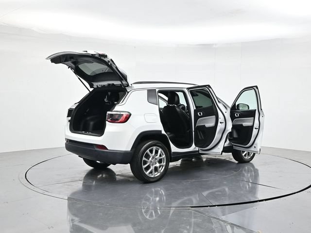 Used 2023 Jeep Compass Latitude AWD/4WD image 45