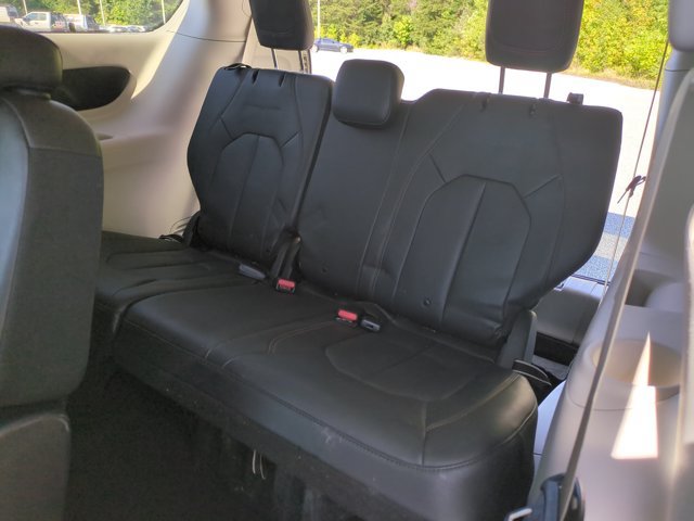 Used 2019 Chrysler Pacifica Touring-L FWD image 30