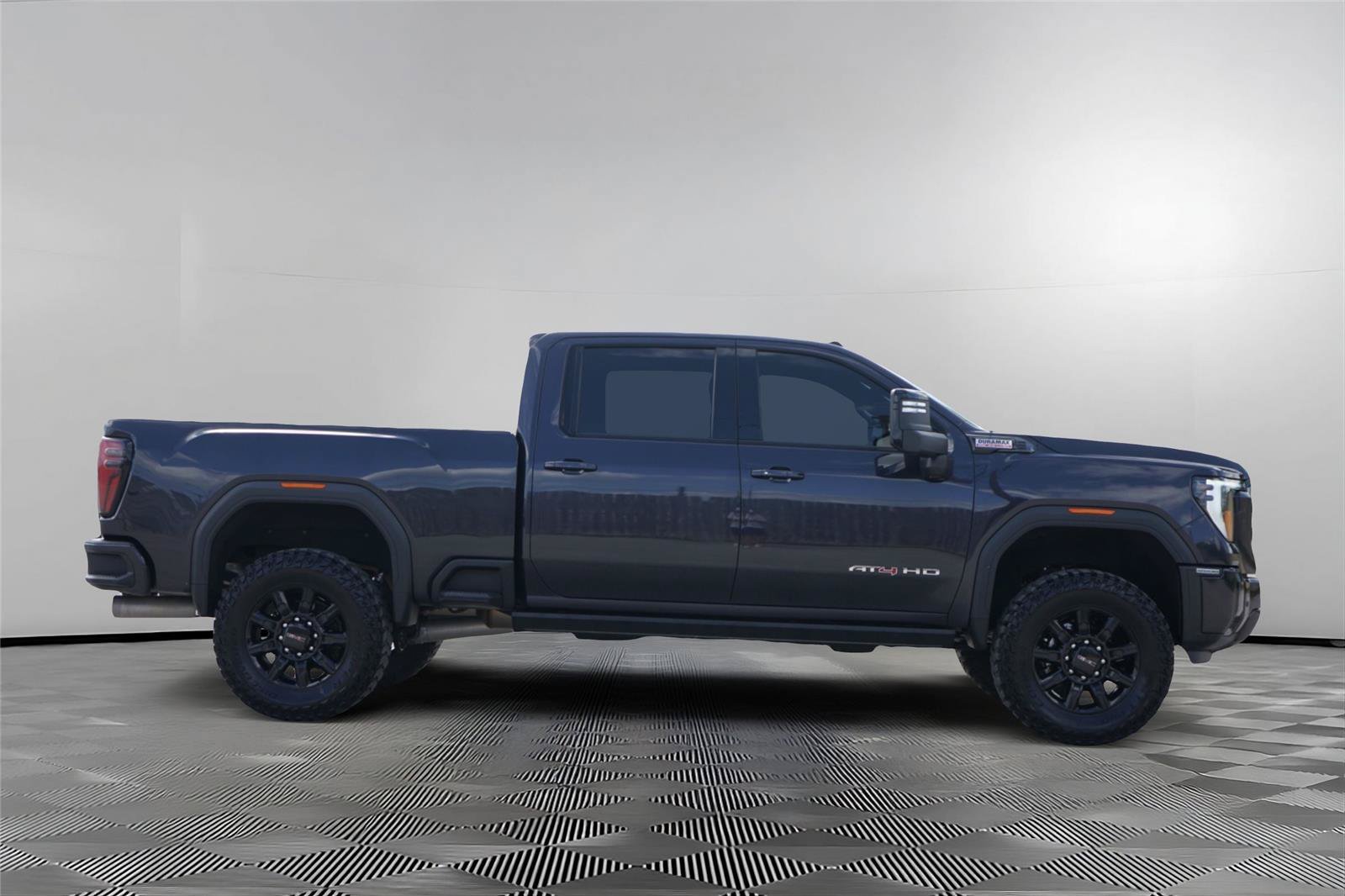 Used 2024 GMC Sierra 2500 AT4 w/ AT4 Premium Plus Package AWD/4WD image 4