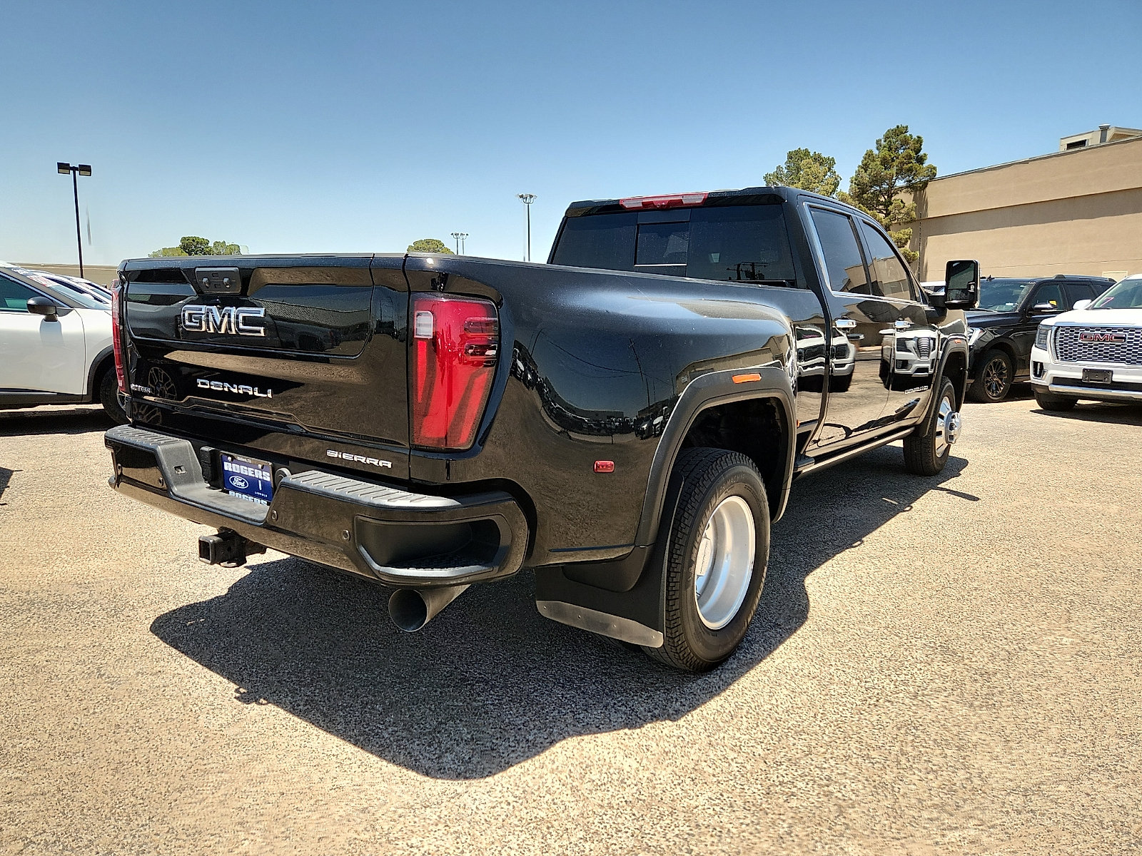 Used 2024 GMC Sierra 3500 Denali Ultimate AWD/4WD image 7