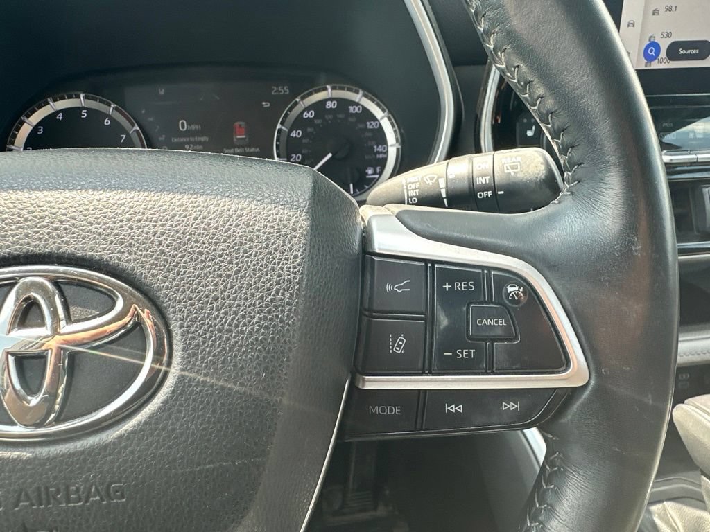 Used 2023 Toyota Highlander XLE AWD/4WD image 39