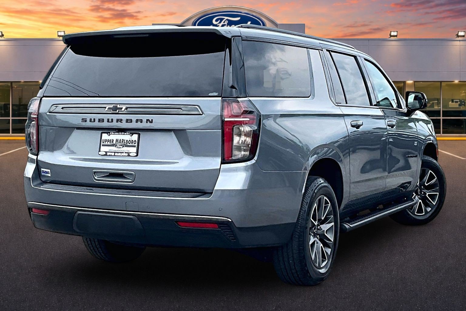 Used 2022 Chevrolet Suburban Z71 w/ Luxury Package AWD/4WD image 13