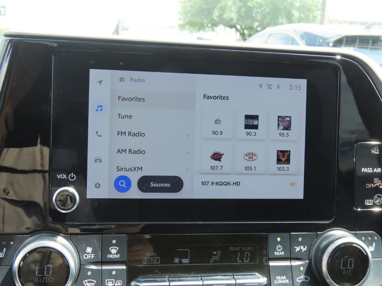 Used 2023 Toyota Highlander XLE FWD image 30