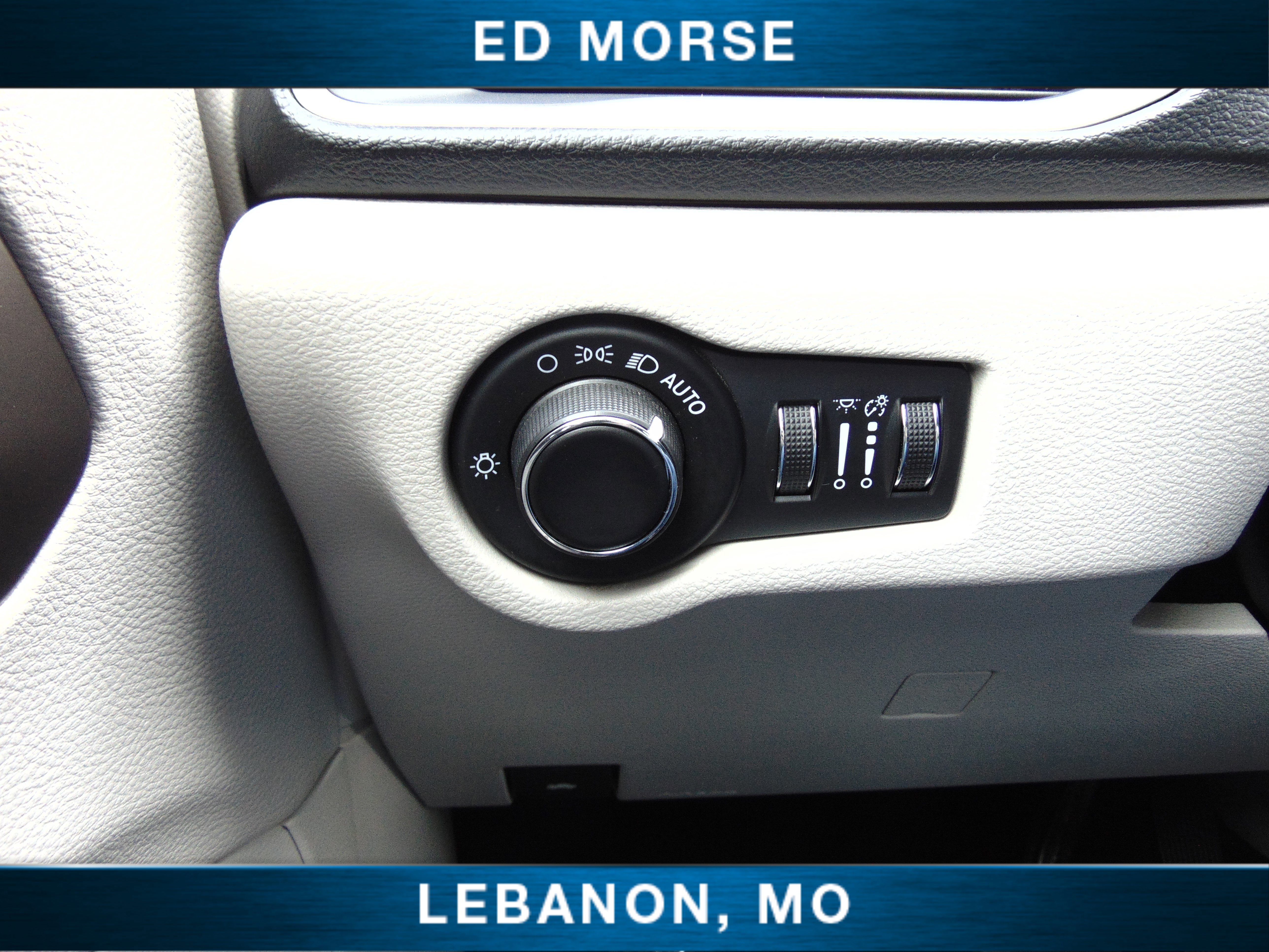 Used 2020 Chrysler Voyager LX image 20