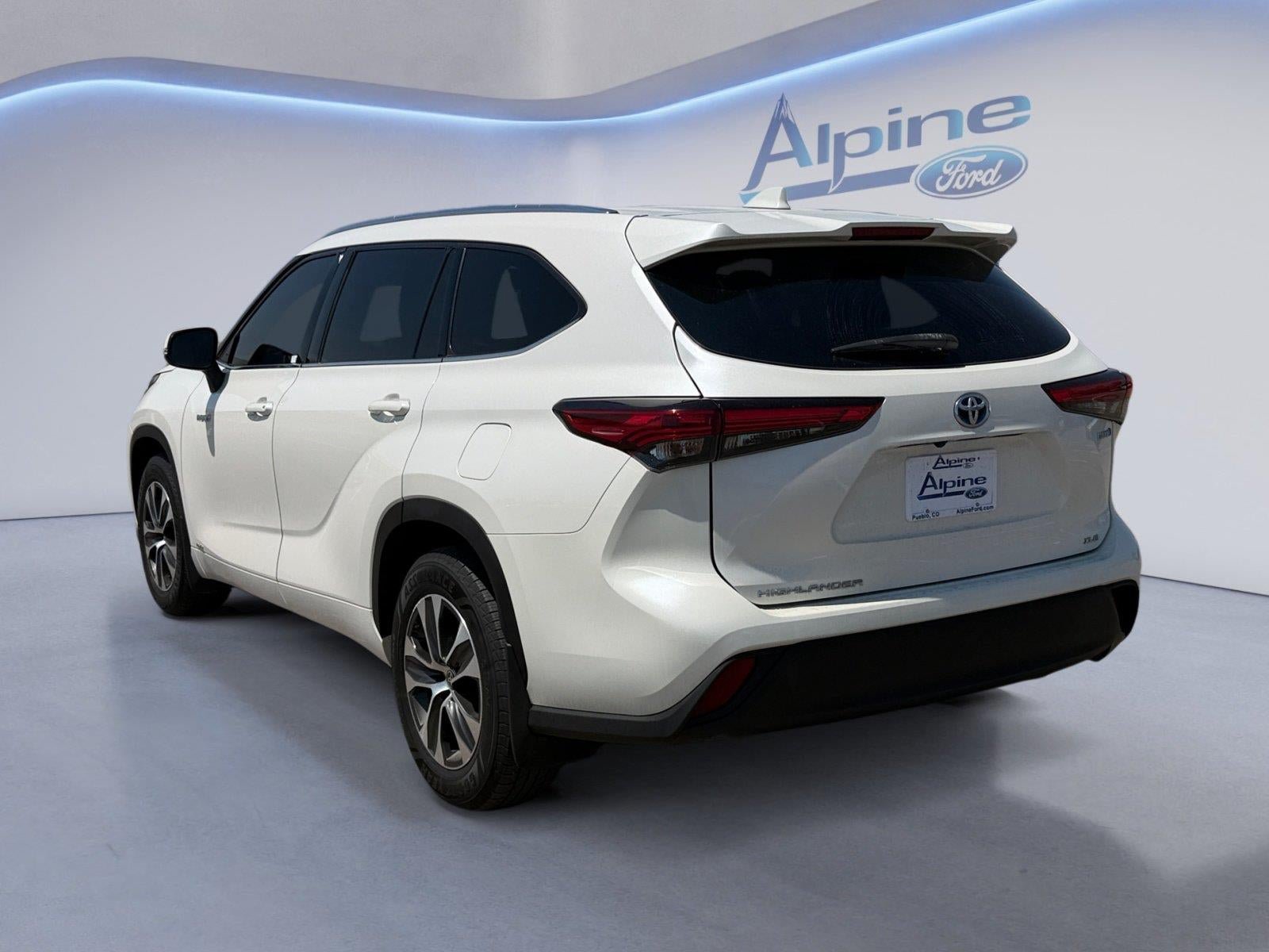 Used 2021 Toyota Highlander XLE AWD/4WD image 4