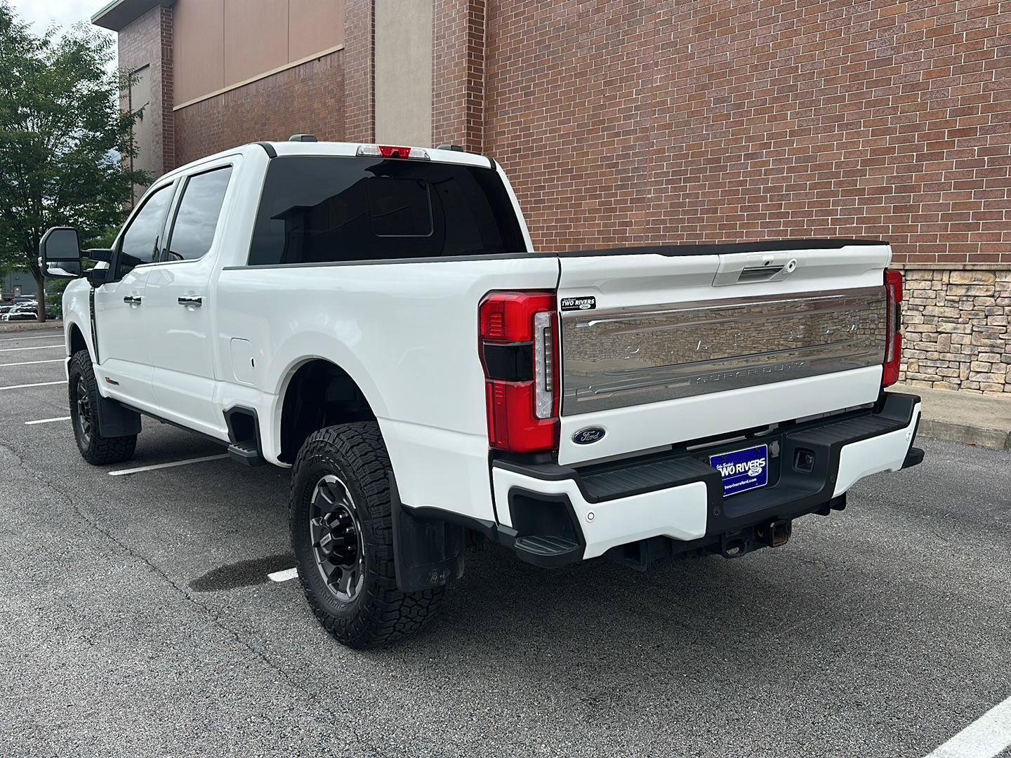 Certified 2023 Ford F250 Platinum w/ Tremor Off-Road Package AWD/4WD image 3