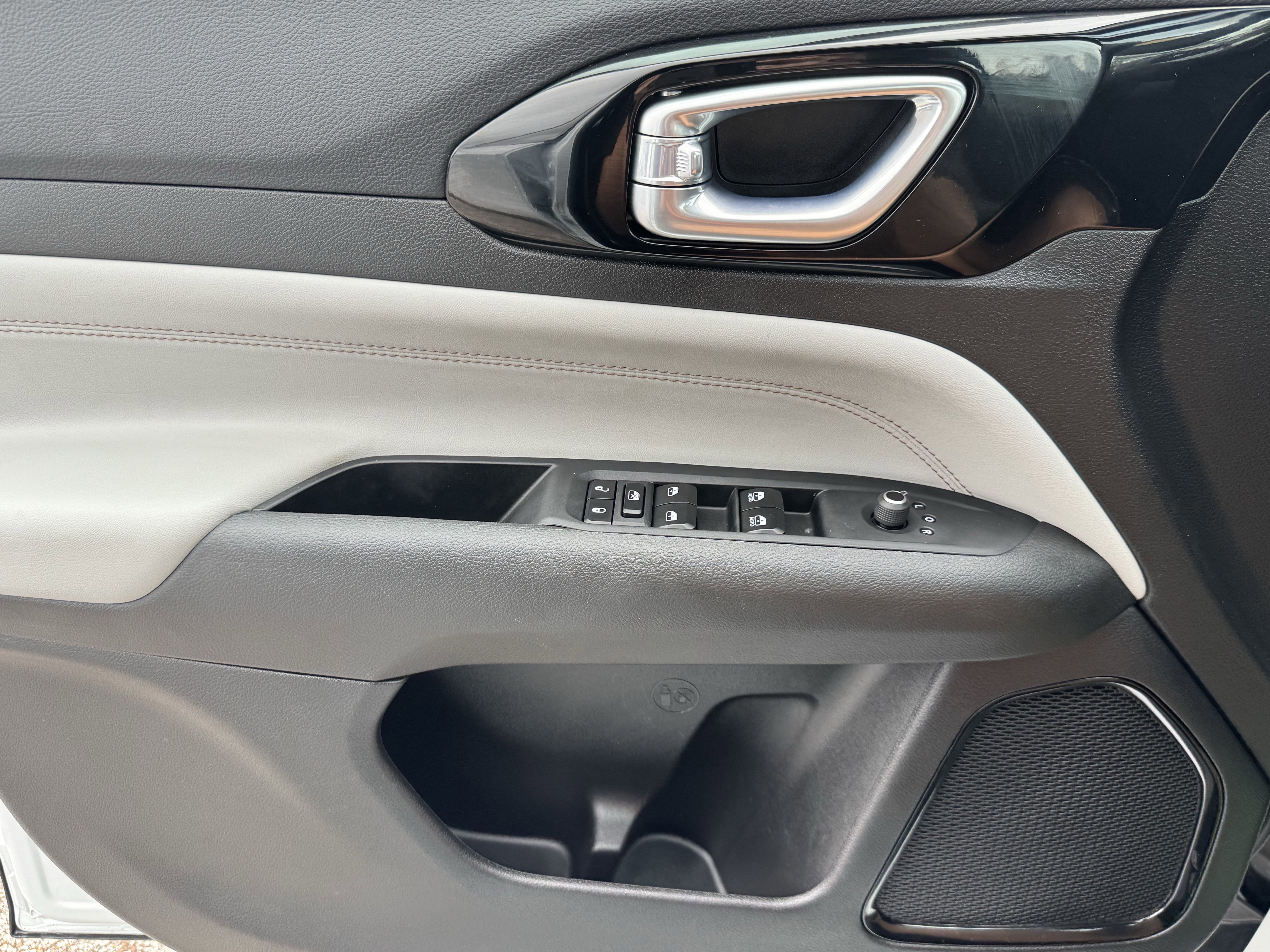 Used 2024 Jeep Compass Limited image 14