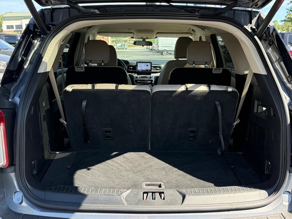 Certified 2022 Ford Explorer XLT w/ Equipment Group 202A RWD image 16