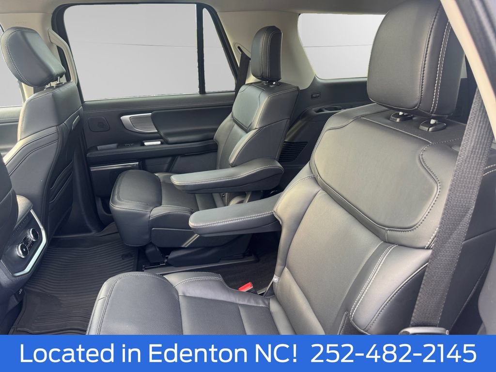 Certified 2025 Ford Expedition Platinum w/ Driver's Package AWD/4WD image 14