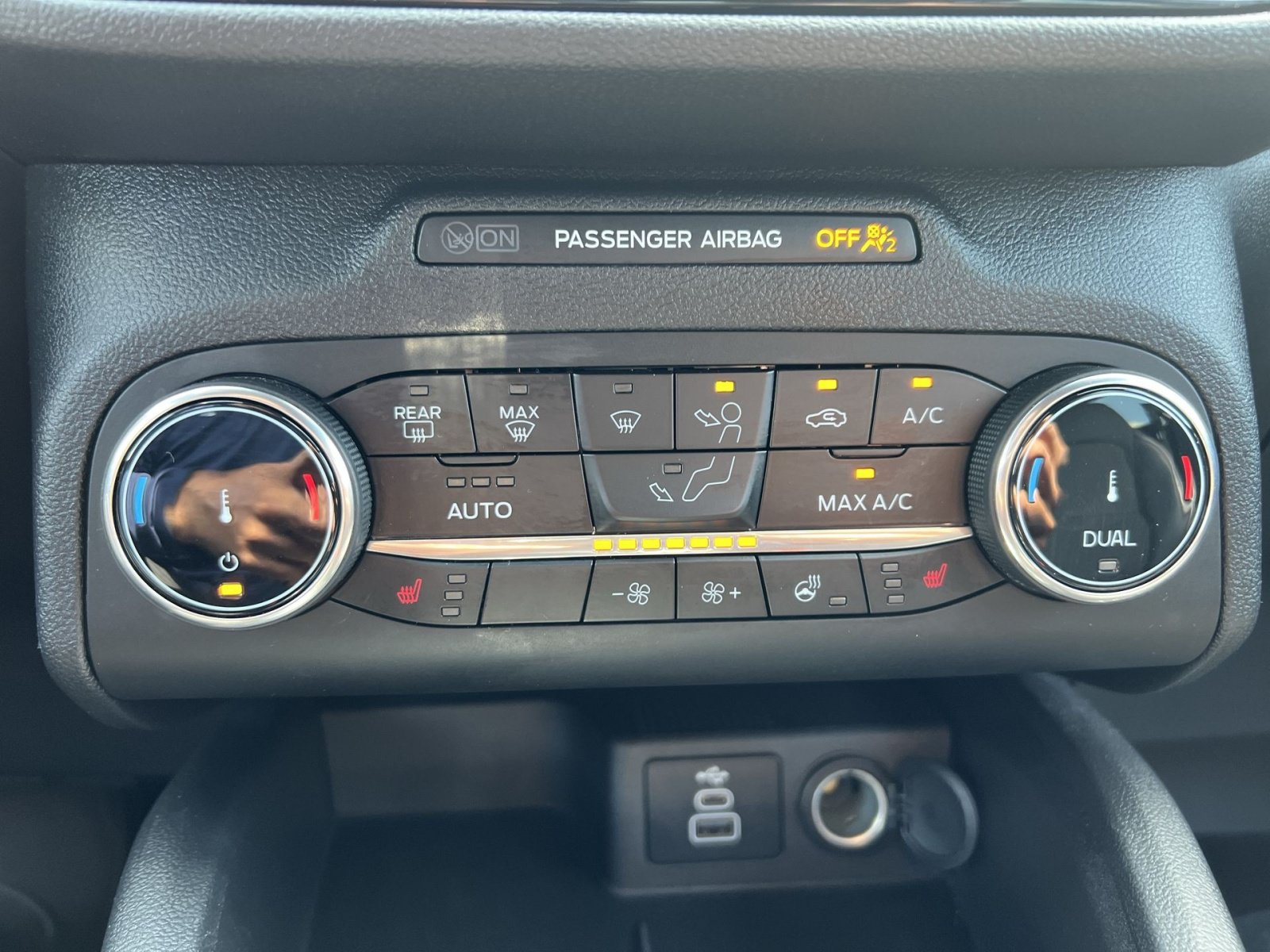 Certified 2025 Ford Escape ST-Line Select AWD/4WD image 28