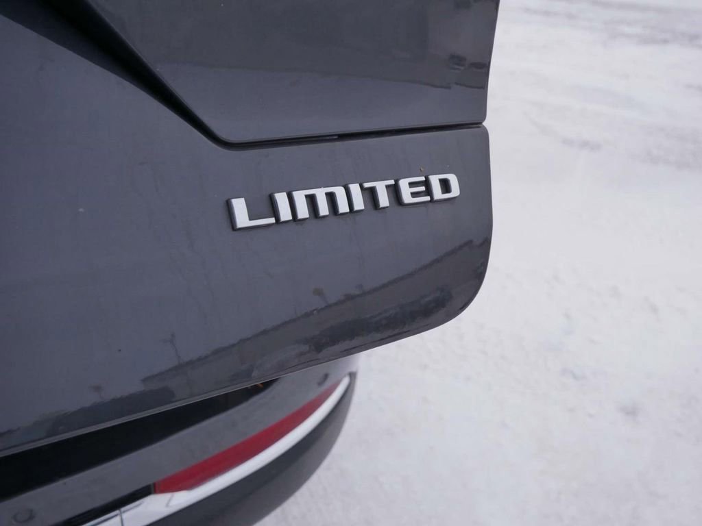 Used 2024 Jeep Grand Cherokee Limited w/ Luxury Tech Group II image 8