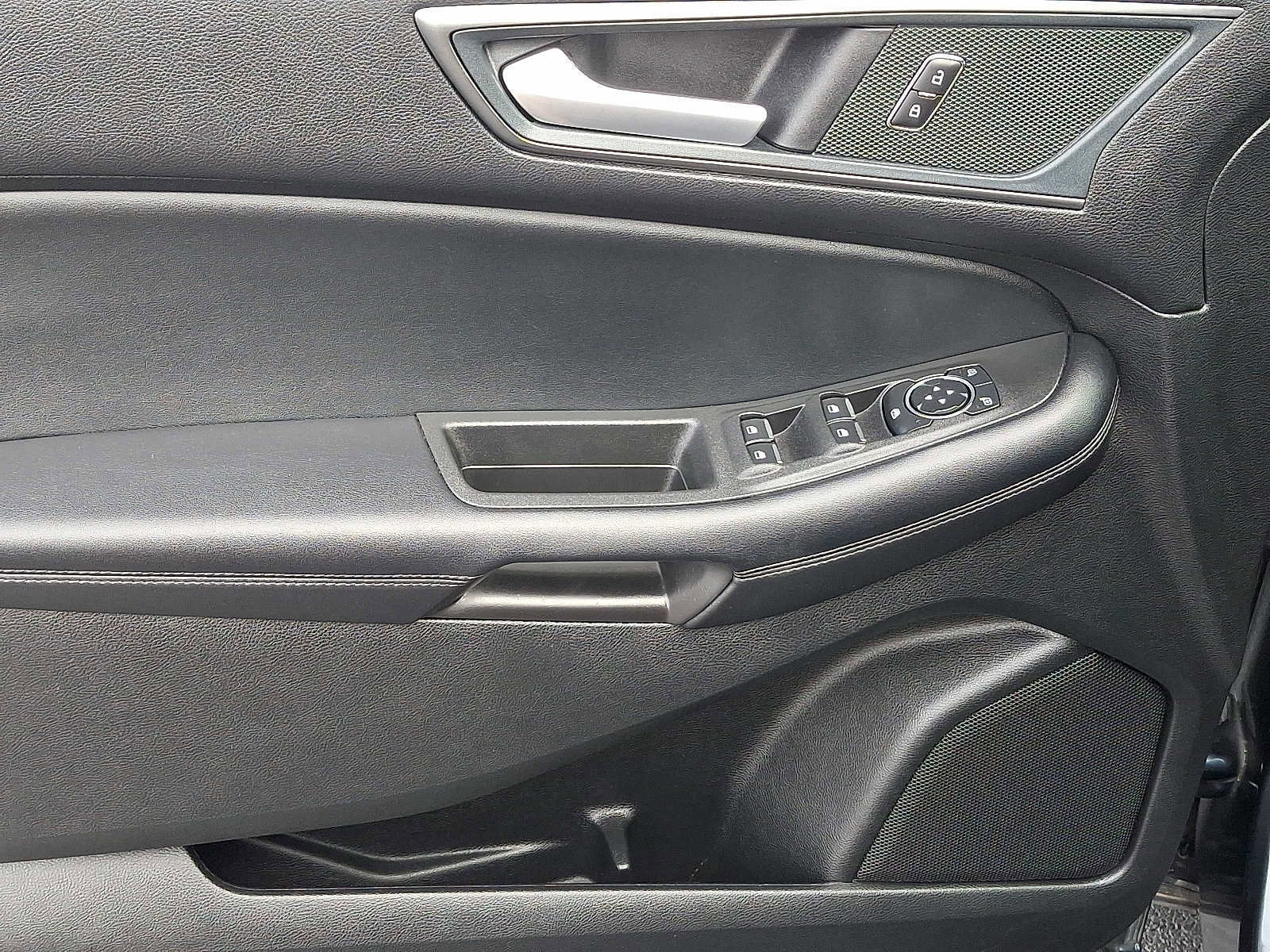 Certified 2024 Ford Edge SE image 13