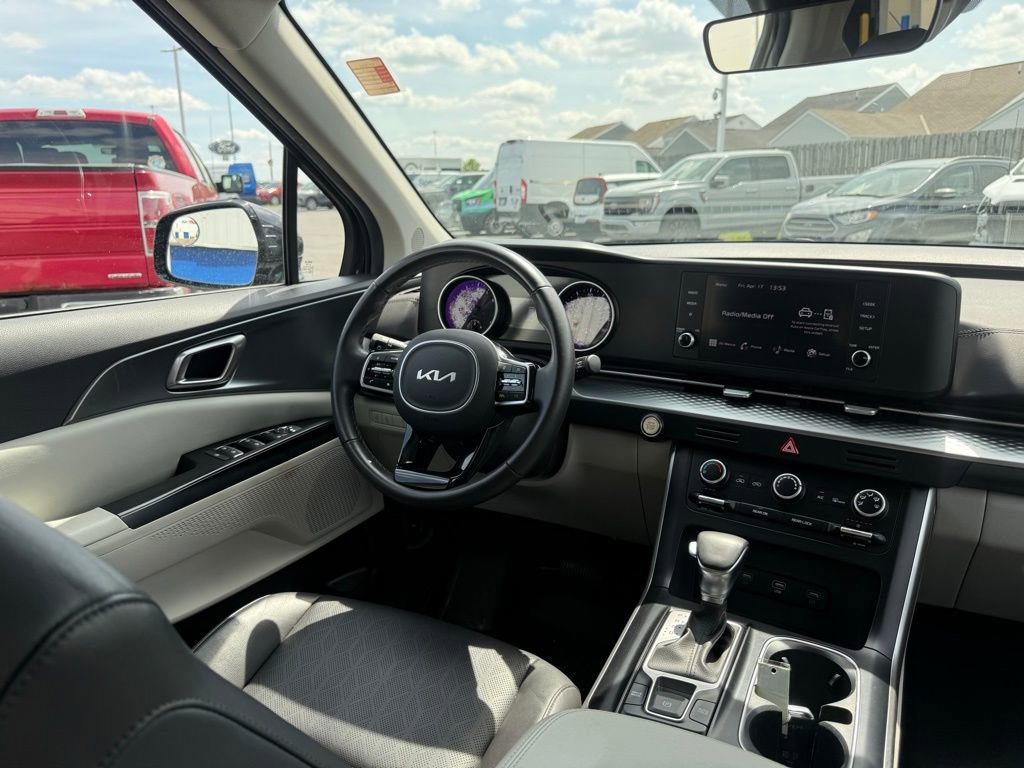 Used 2024 Kia Carnival LX FWD image 54