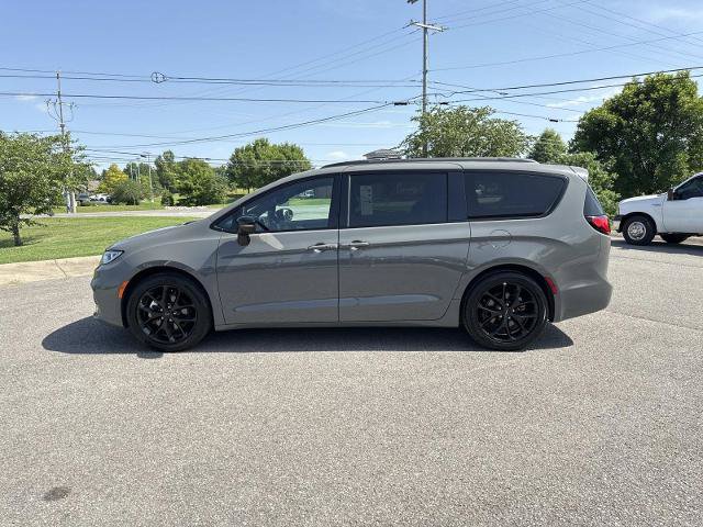 Used 2025 Chrysler Pacifica Limited FWD image 8