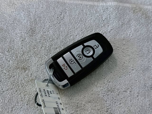 Certified 2025 Ford Escape ST-Line Select AWD/4WD image 33
