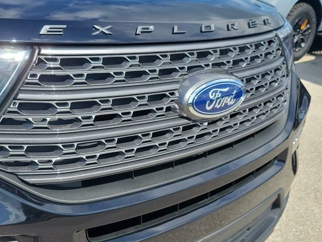 Certified 2023 Ford Explorer XLT w/ Equipment Group 202A RWD image 13