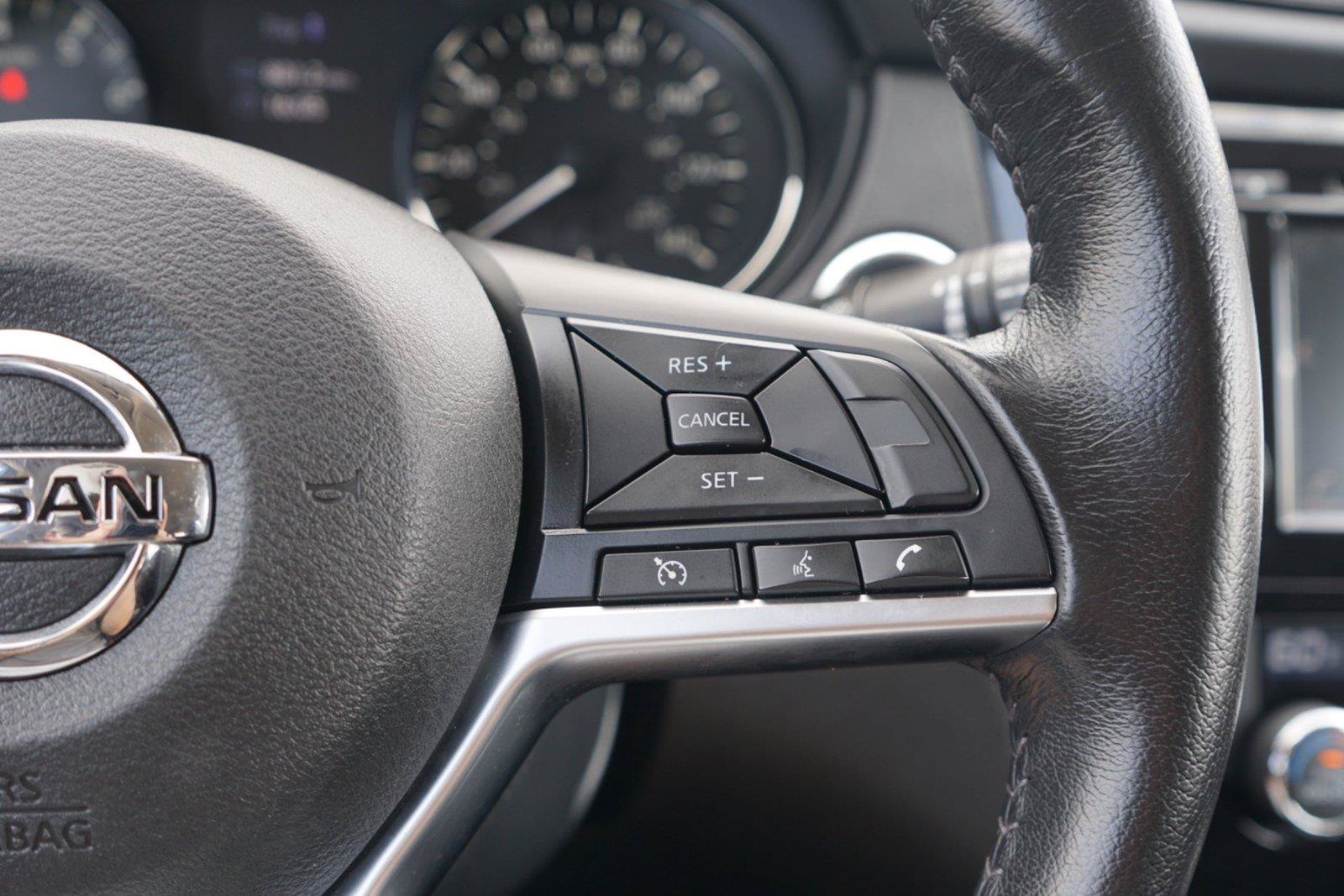 Used 2018 Nissan Rogue SV AWD/4WD image 14