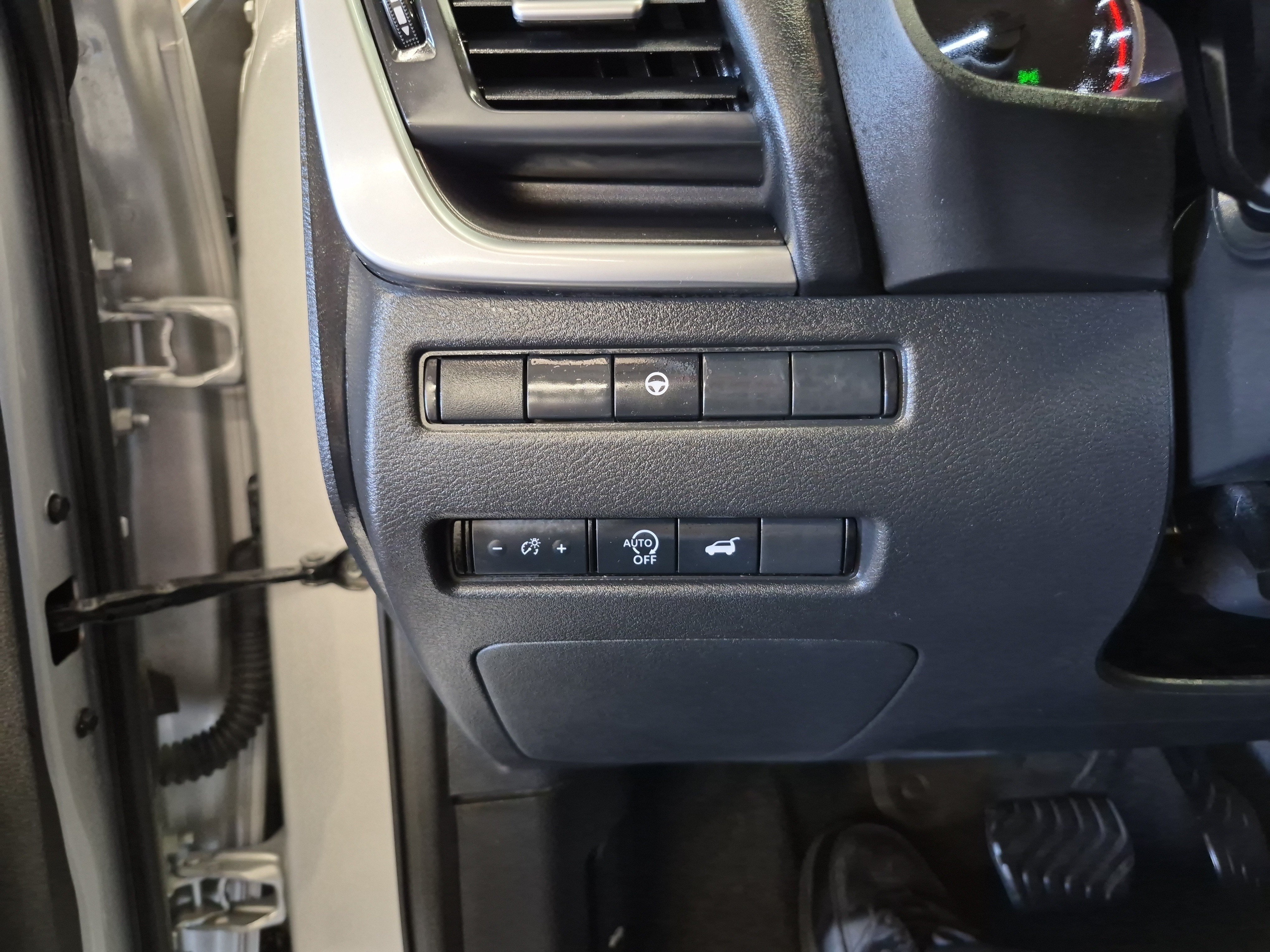 Used 2024 Nissan Rogue SV AWD/4WD image 21