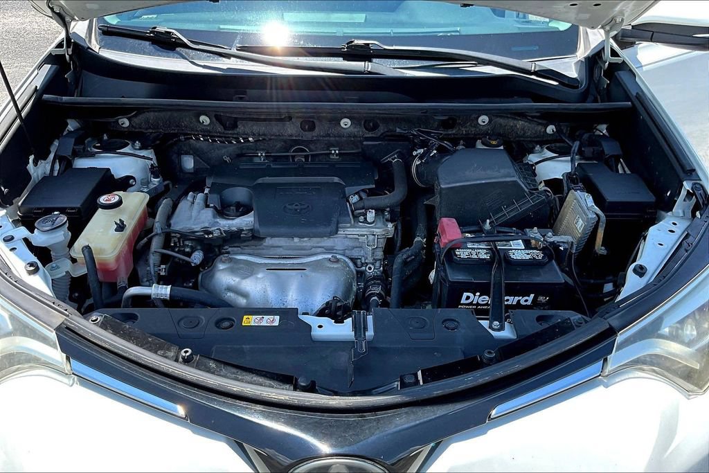 Used 2018 Toyota RAV4 Limited FWD image 32