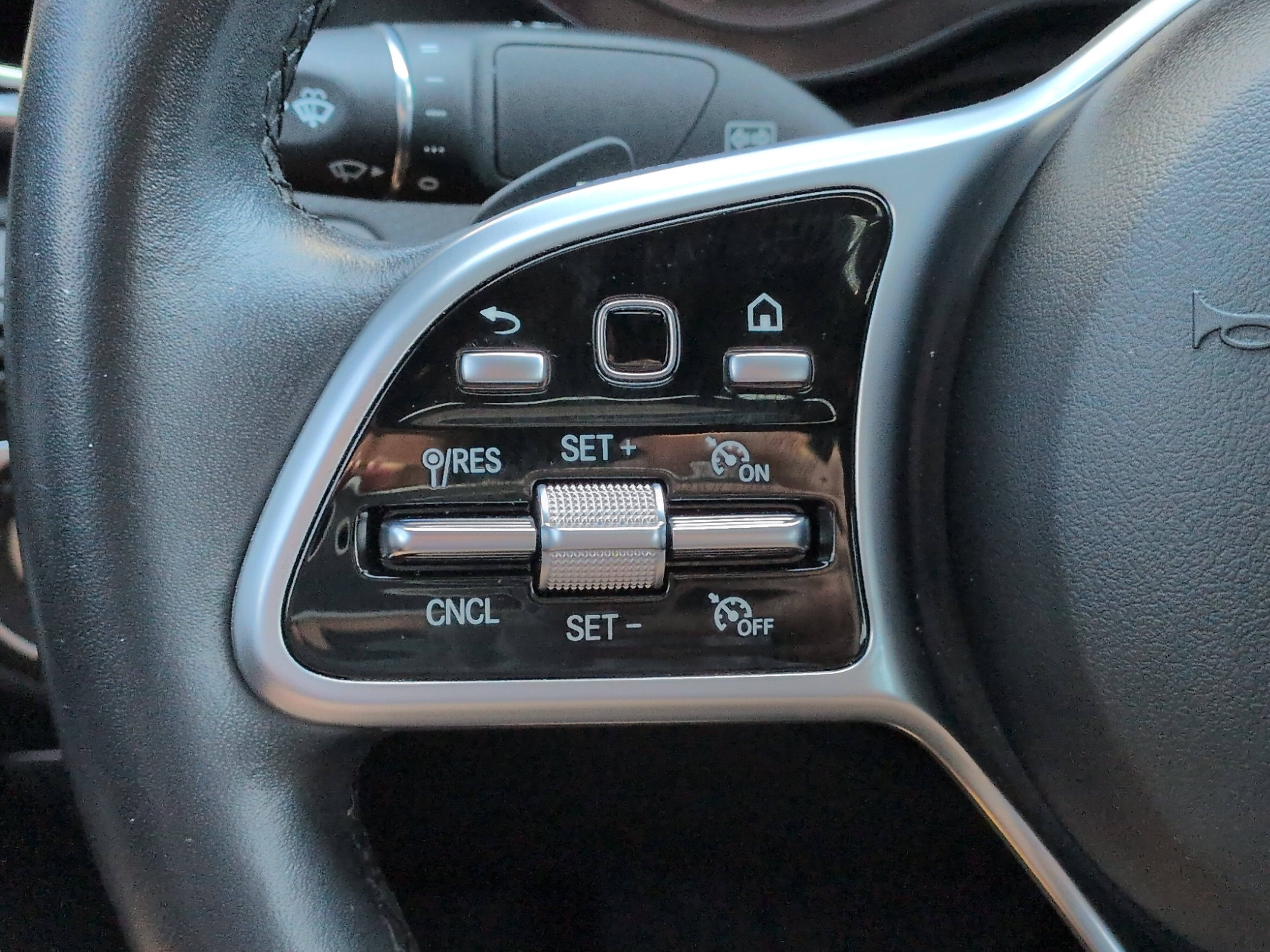 Used 2022 Mercedes-Benz GLC 300 4MATIC Coupe image 23
