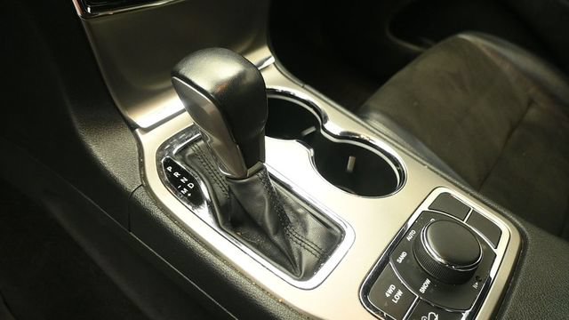 Used 2020 Jeep Grand Cherokee Altitude AWD/4WD image 18