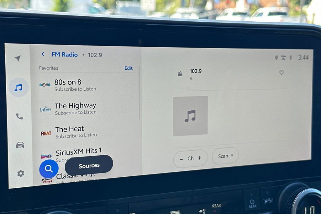 Used 2023 Toyota Highlander XLE AWD/4WD image 15