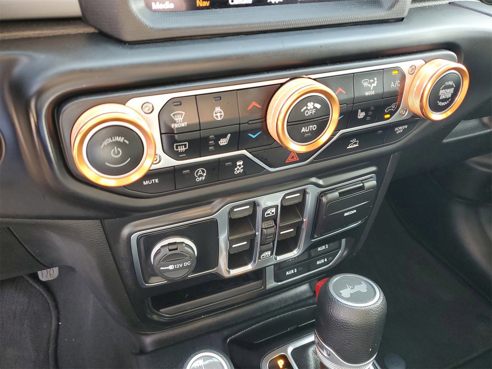 Used 2022 Jeep Wrangler Unlimited Sahara w/ Cold Weather Group image 24