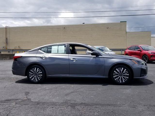 Used 2024 Nissan Altima 2.5 SV FWD image 4