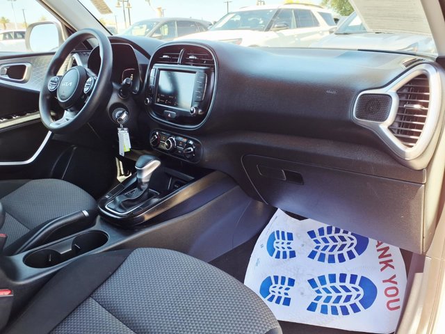 Used 2023 Kia Soul LX image 10